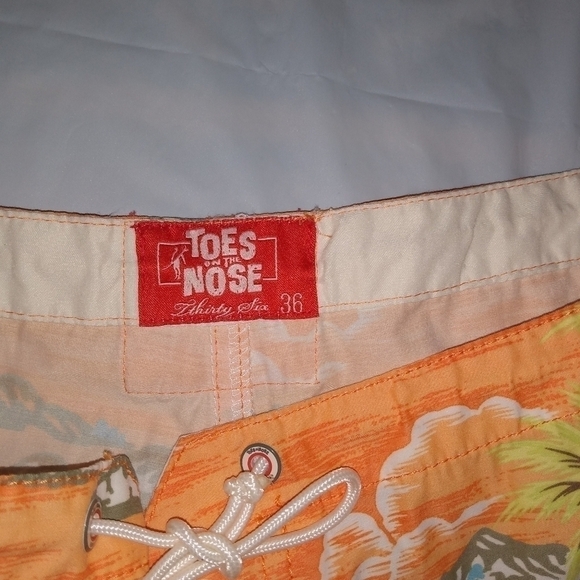 Men's Toes on the Nose Swim Shorts, sz 36, Orange tropical print, pre-ow… - Picture 6 of 6